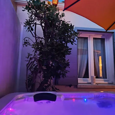 Maison 3 étoiles à 50m Plages îles Nature Piscine Chauffée Jacuzzi Privé Wifi * Port-des-Barques